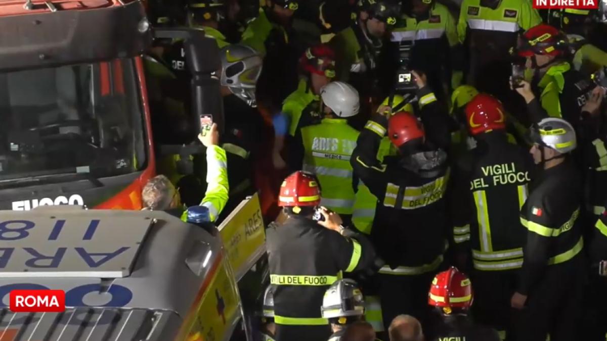 roman-scos-de-pompieri_13666900