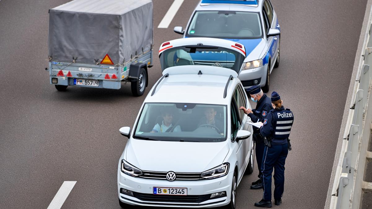 masina-cu-remorca_72880800