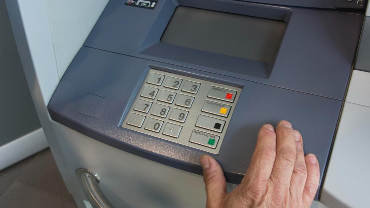 hoti-romani-carduri-hoti-bancomat-2_15537000