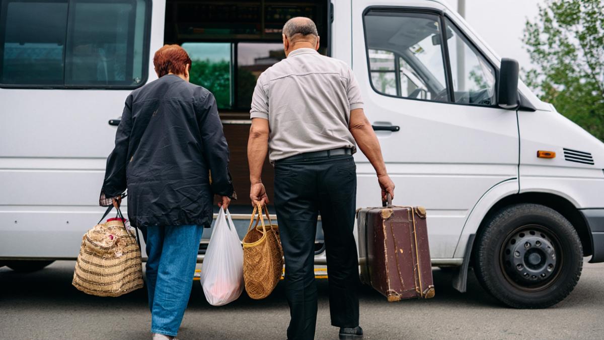 microbuz-romanesc-cu-bagaje_55599900