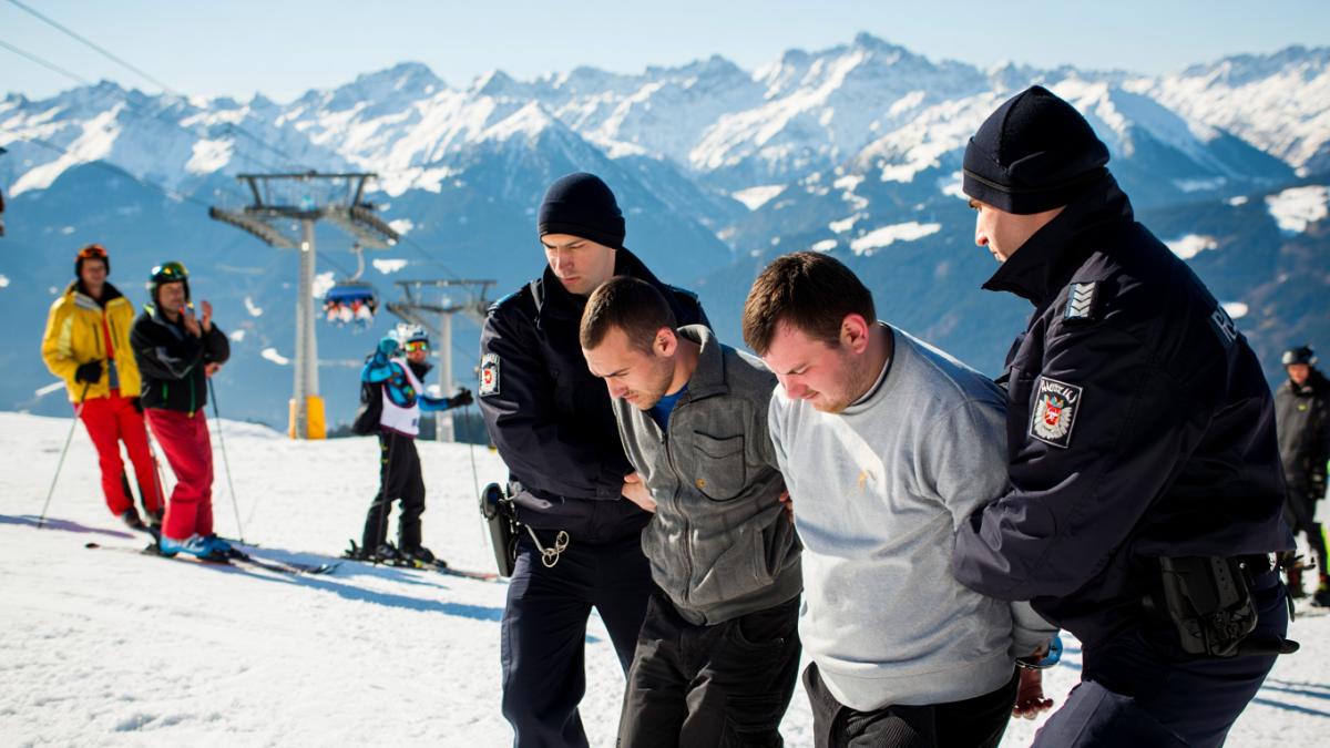 romani-arestati-pe-partia-de-schi-din-austria_48252000