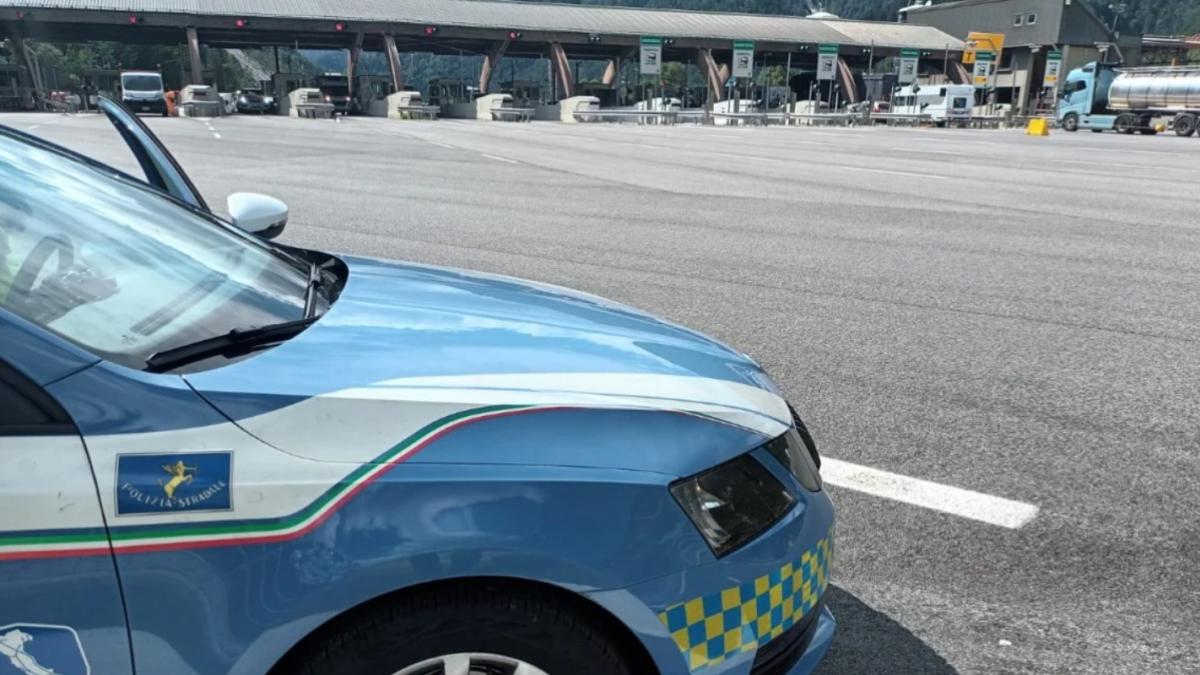 polizia-stradale-politia-stradala-italia_46659500