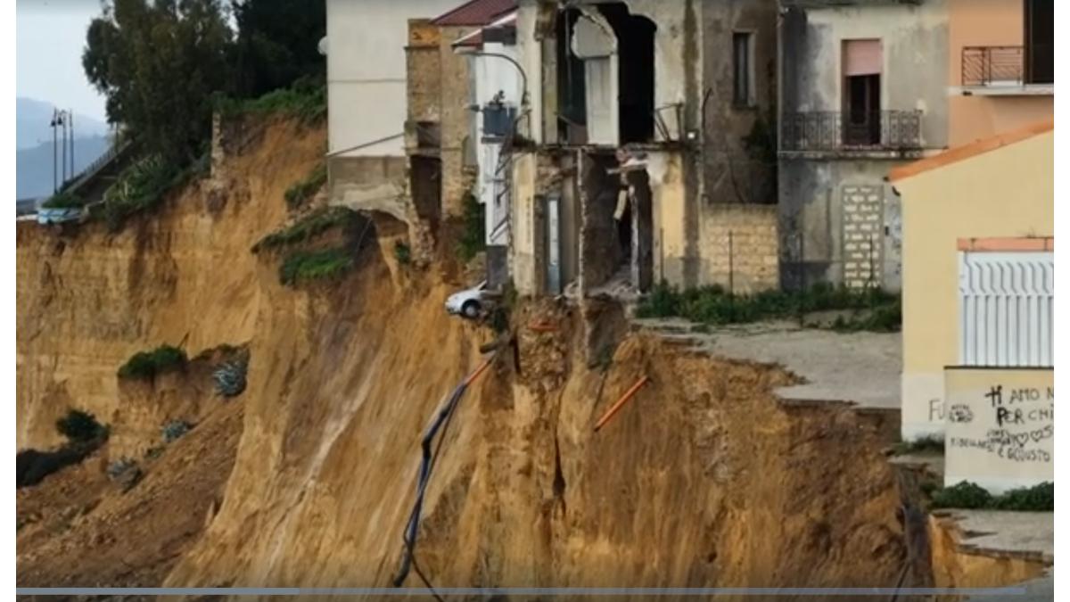 alunecare de teren in italia (1)