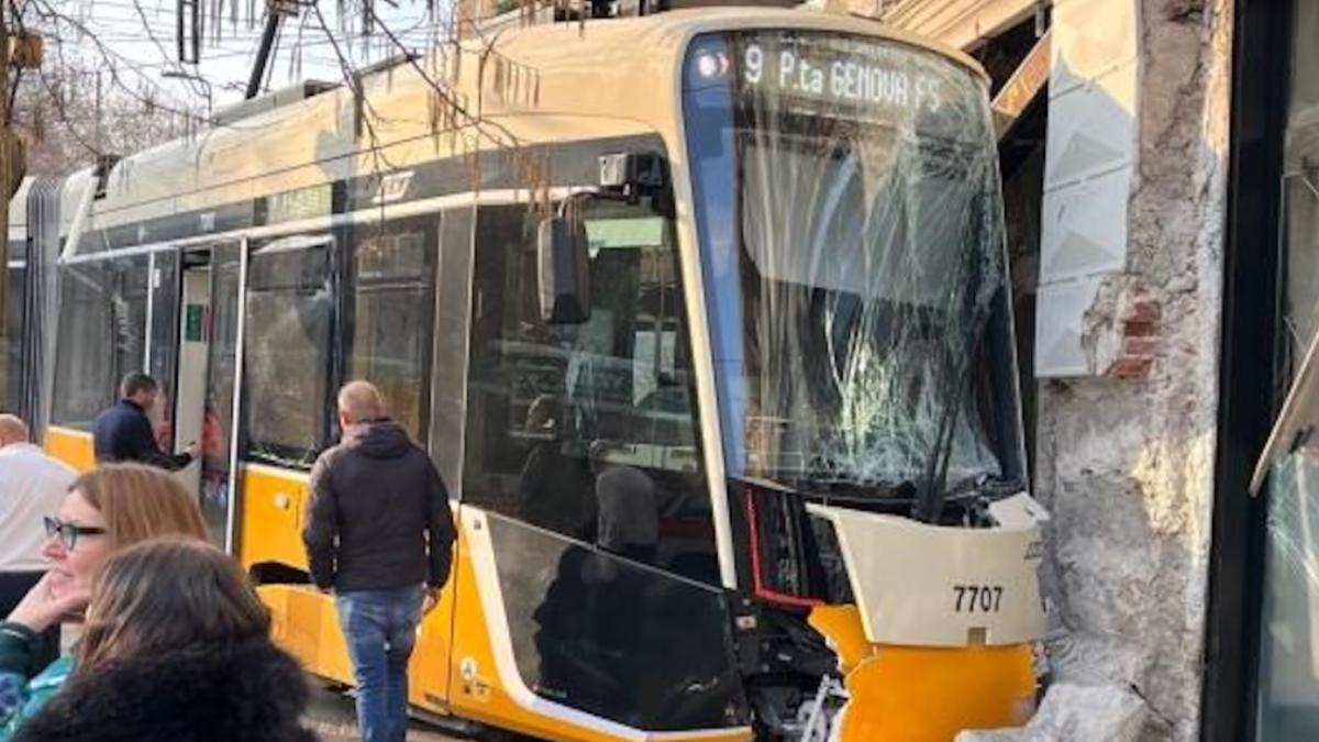 tramvai deraiat la milano