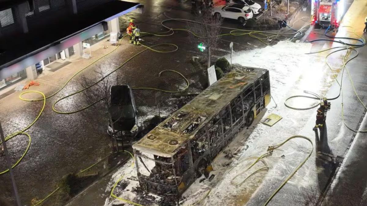 autobuz incendiat elvetia