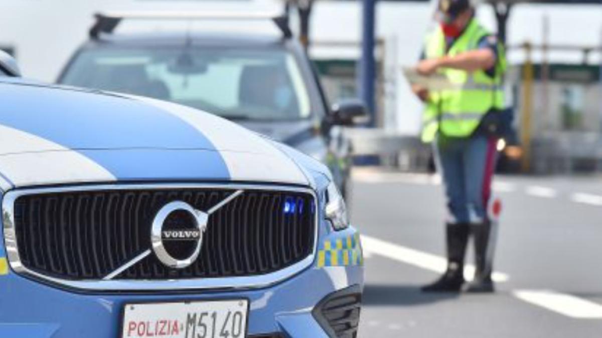 polizia-di-stato-politia-italiana-microbuz-romanesc