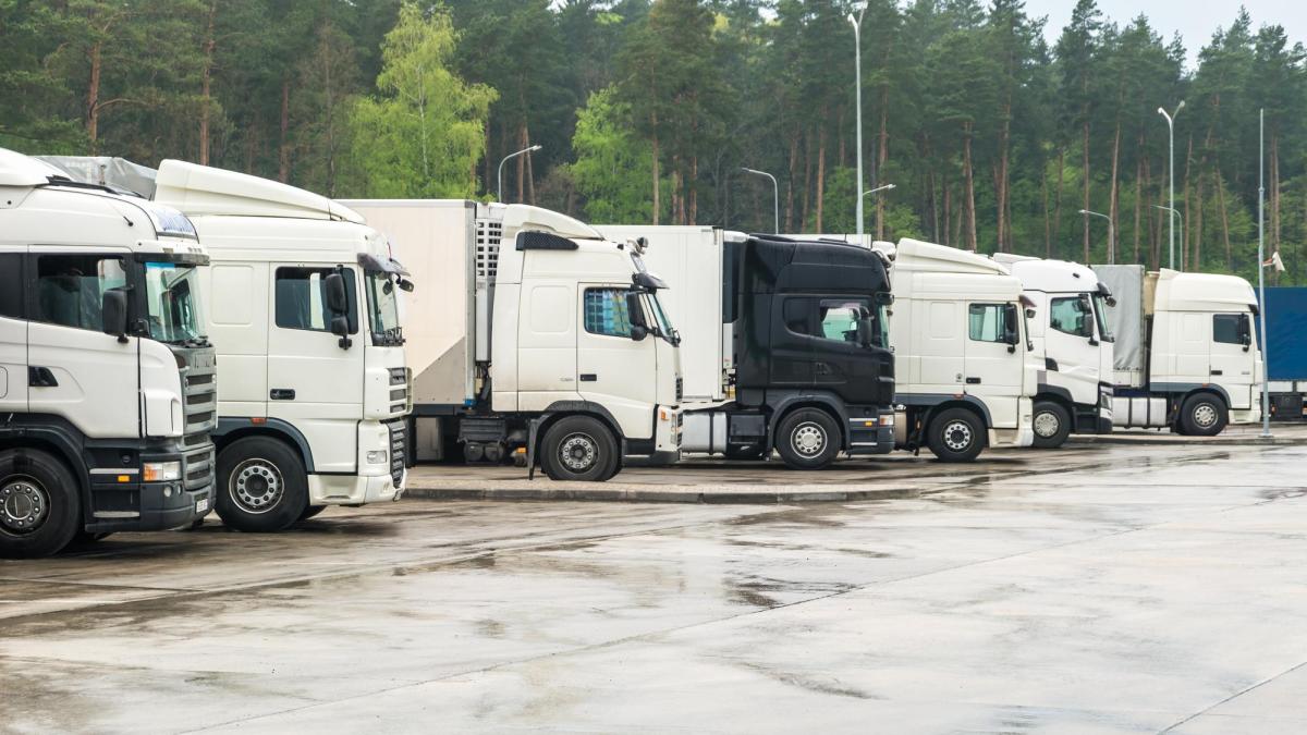 camion ilustrativ parcare camioane  TIR ilustrativ