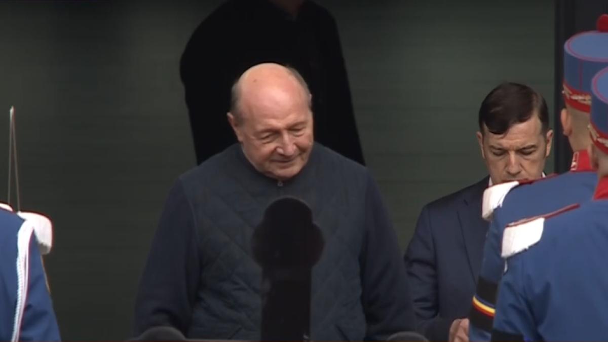 Traian Basescu - catafalc Mircea Lucescu