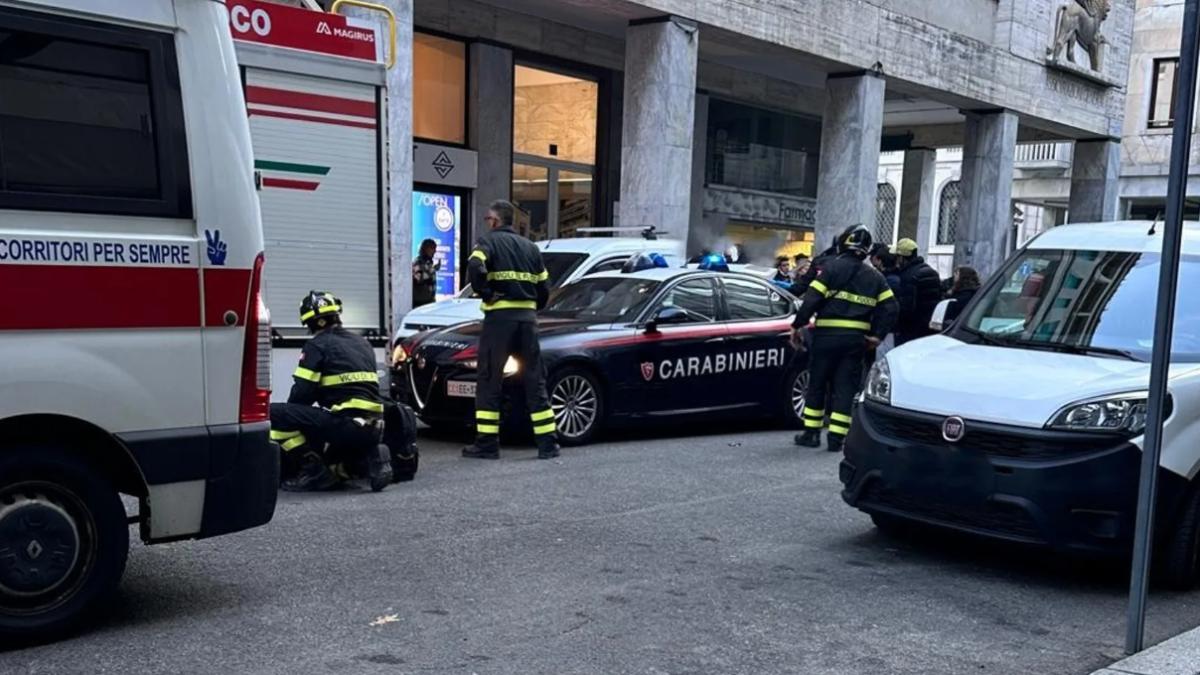 hot-roman-italia-carabinieri-italia-politie-italia_28695700