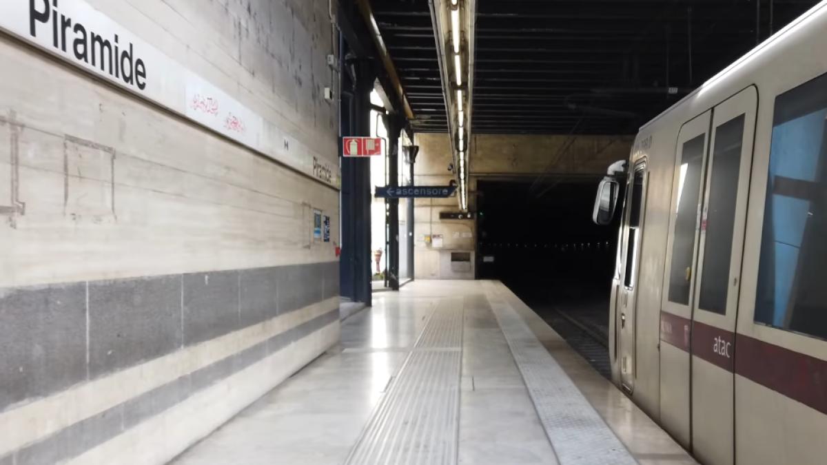 statia de metrou piramide roma