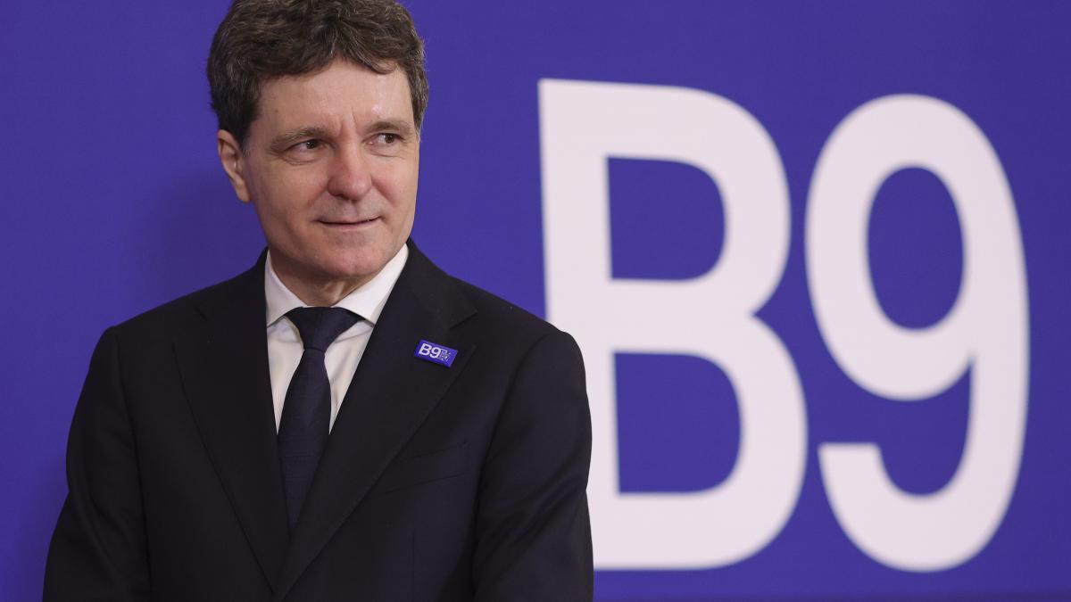 Nicușor Dan la Summitul B9