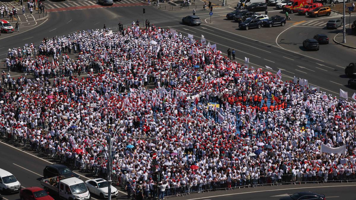 proteste sanitas piata victoriei