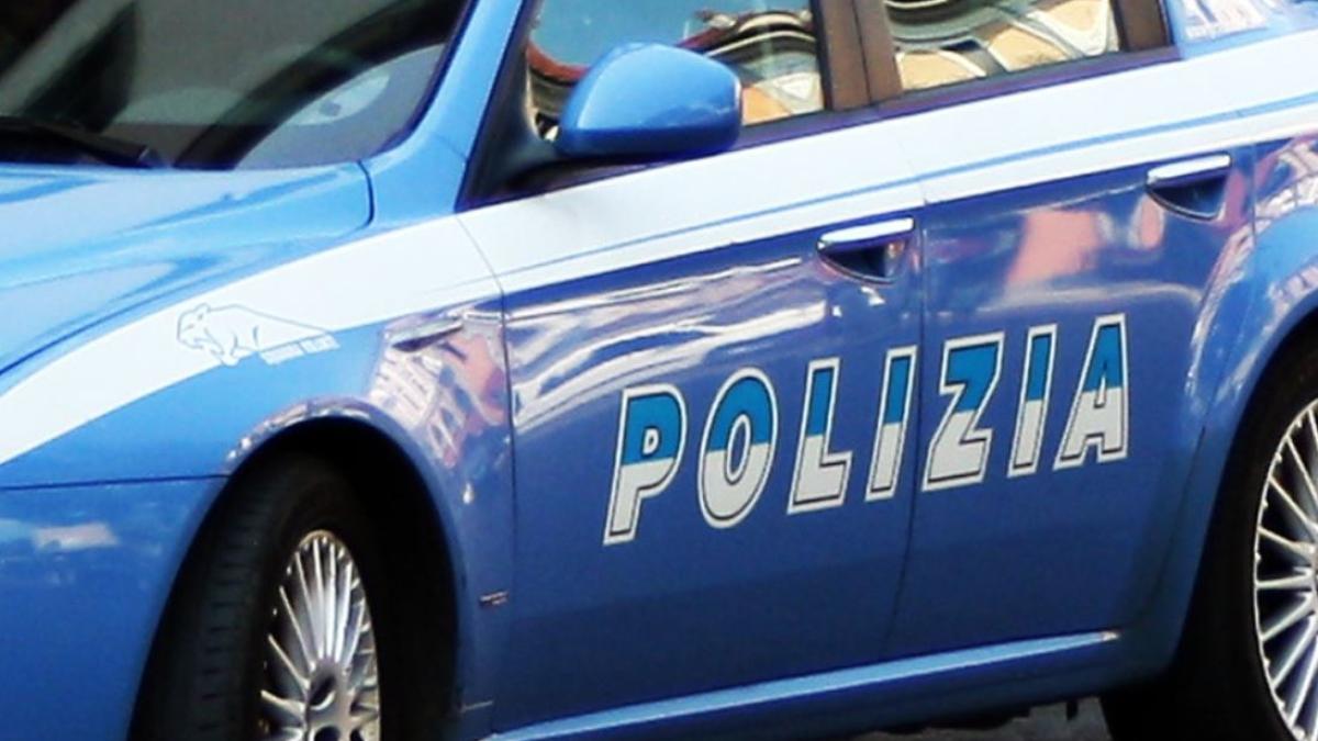 mama-si-fiica--hartuite-de-un-roman-pe-o-strada-orasul-italian-macerata--barbatul-le-a-filmat-si-injurat