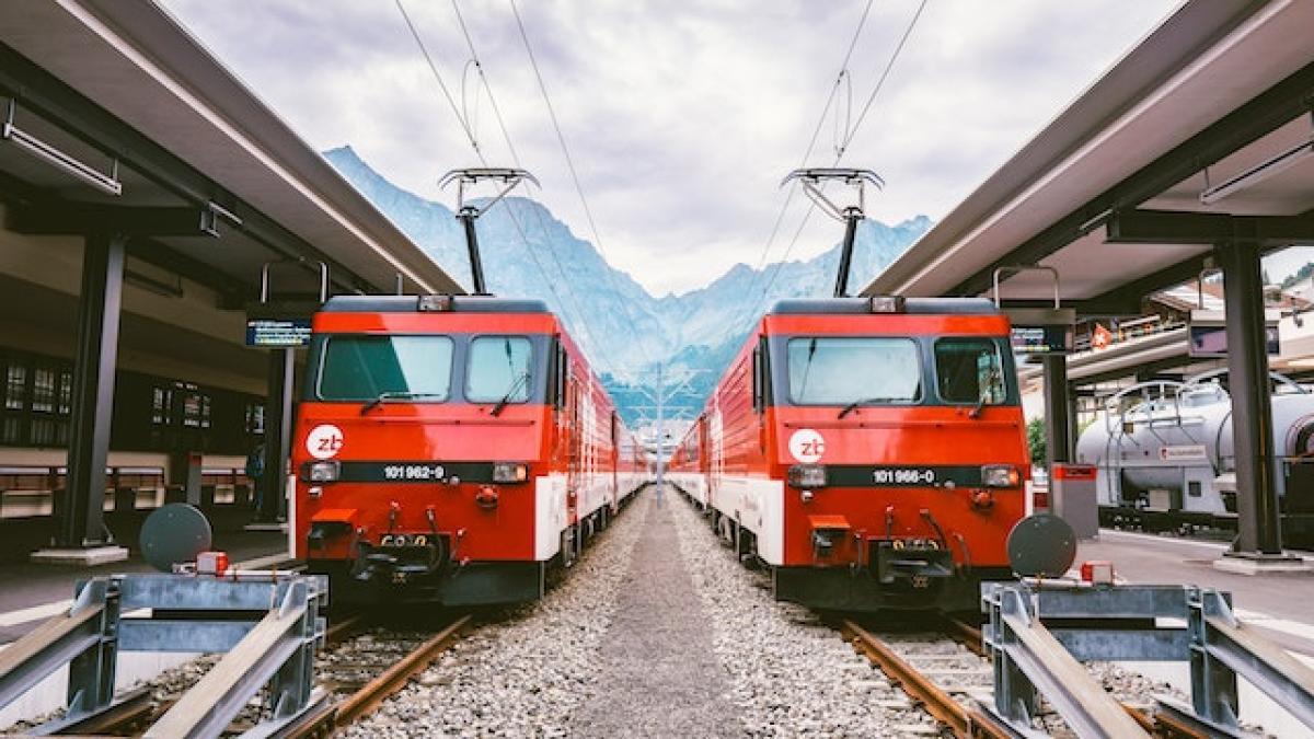 elvetia-record-pe-sine-cu-un-tren-de-2-kilometri-lungime-intre-timp-in-romania-trenurile-au-intarziat-peste-6-ani-in-2021-3542840