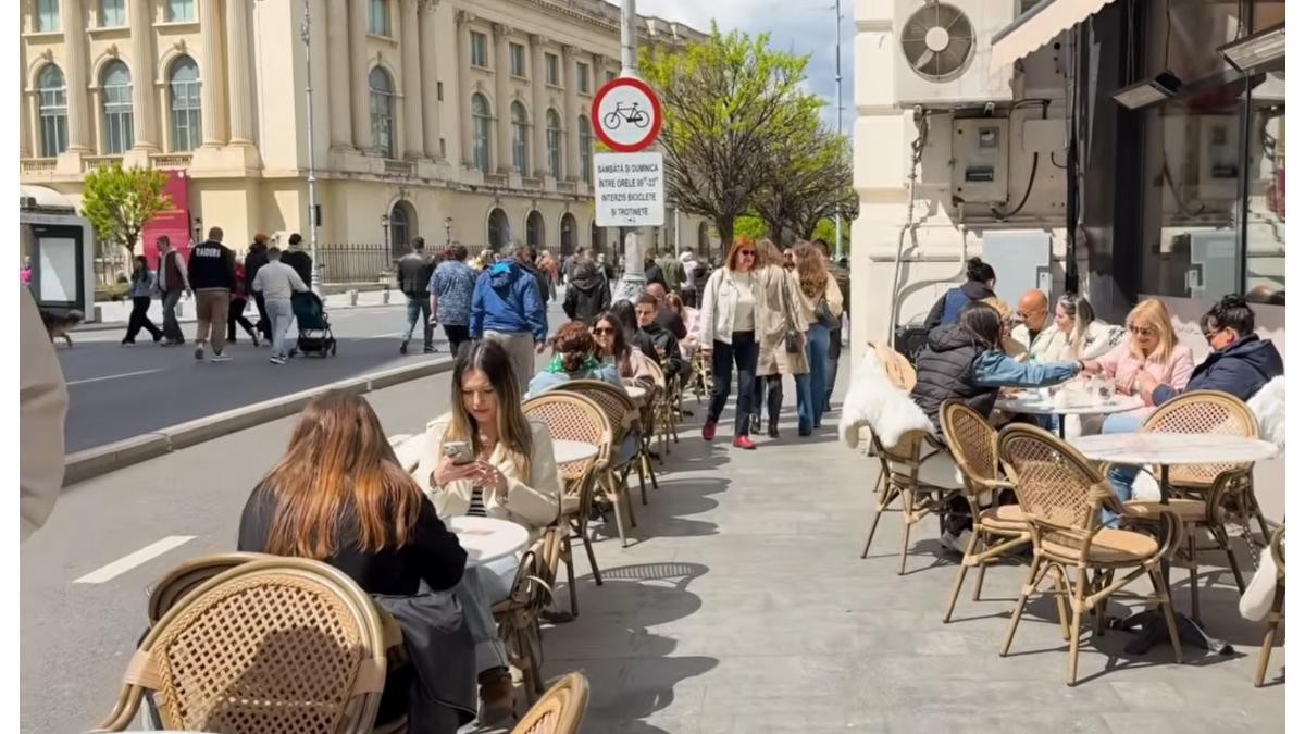 oameni pe strada