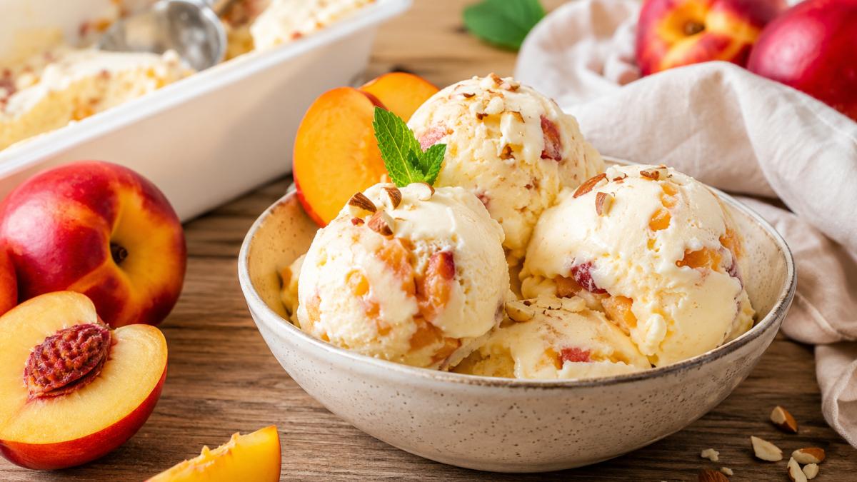 Înghețata de casă cu nectarine / Sursă: Imagine generată cu AI