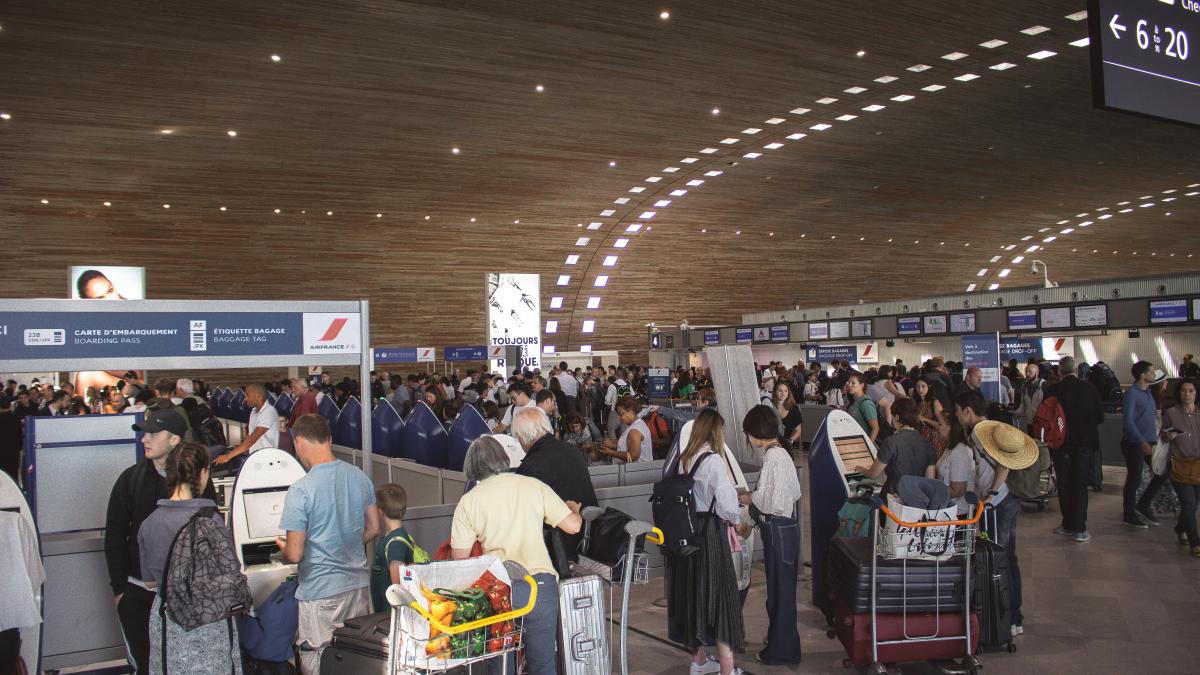 roman--la-un-pas-sa-fie-arestat-pe-un-aeroport-in-germania--barbatul-a-fost-salvat-de-un-prieten_02695700