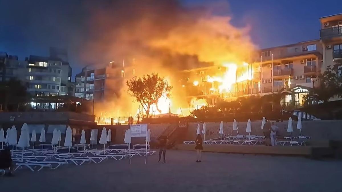 imagine cu incendiul din statiunea Sozopol din Bulgaria