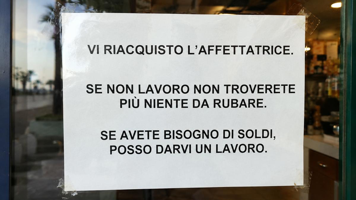 „Dacă aveți nevoie de bani, vă pot oferi un loc de muncă” / Sursă: AI