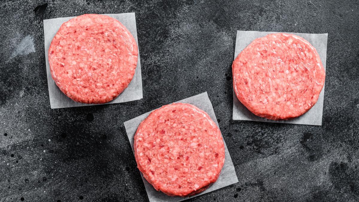 Carne de burger retrasă / Sursă: Freepik