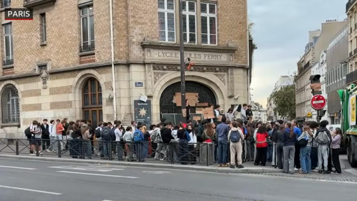 protest franta elevi