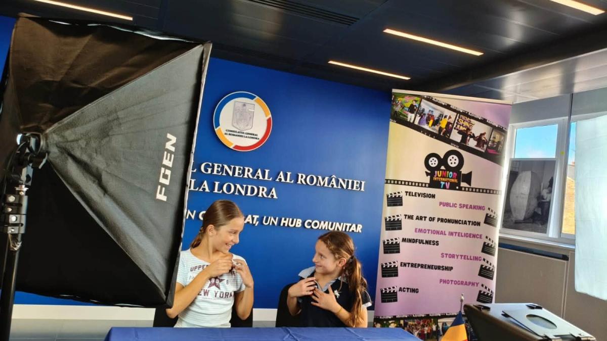Copiii români din Londra au devenit prezentatori de știri pentru o zi, la Consulatul României