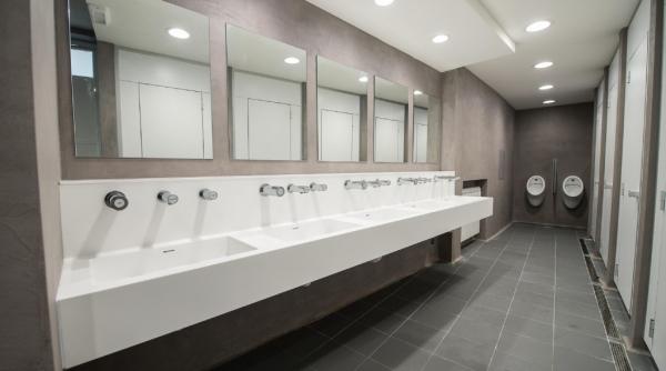 Vaticanul a creat dușuri, toalete și o frizerie pentru săracii Romei