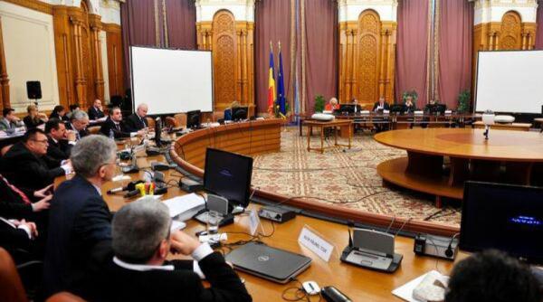 Votul prin corespondență pe masa Biroului Comisiei parlamentare de Cod electoral 