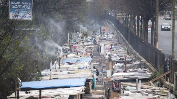 INCREDIBIL! Ce au reușit să construiască țiganii în centrul Parisului!