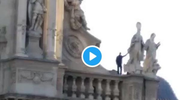 2400 de euro MOMEALĂ, ca să nu se arunce de pe Catedrala din Murcia