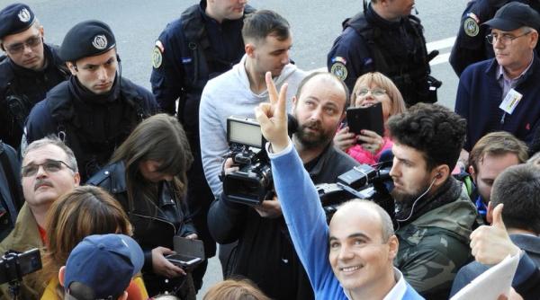 Congres PSD. Rareș Bogdan, în lacrimi. Cine a venit la el la protest