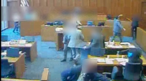 Interlop, împușcat în sala de judecată-VIDEO cu impact emoțional