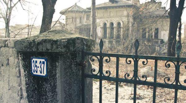 Casa Miclescu, o ruină. În ce hal a ajuns să arate vila arhitectului Mincu - FOTO