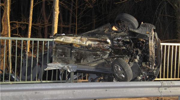 Român mort în Germania. Grav accident: Mașina s-a rupt în două