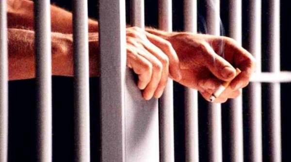 Român, prins în Anglia când vindea MANUALUL de FURT