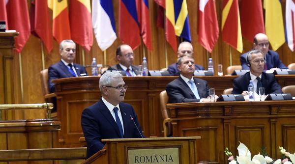 De Paști, parlamentarii iau în avans 16.000 de lei, profesorii şi pensionarii, NU