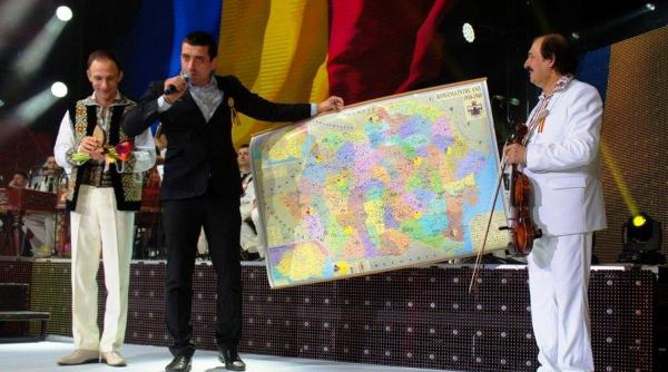 Ion Paladi și Nicolae Botgros au primit harta României Mari în timpul concertului