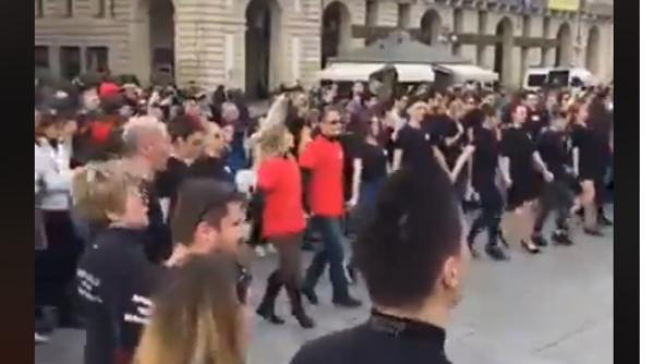 Italia: Nimic nu este mai FRUMOS decât folclorul din România. Imaginile care FAC înconjurul LUMII. VIDEO