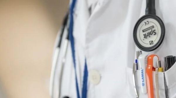 Medic român mort în Danemarca. A decedat după ce a fost expus la un antibiotic pentru porci