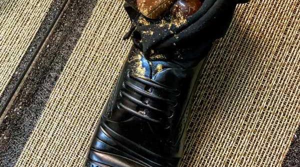 GAFĂ diplomatică: Cu pantofii pe masă. Întâlnire Netanyahu - Shinzo Abe