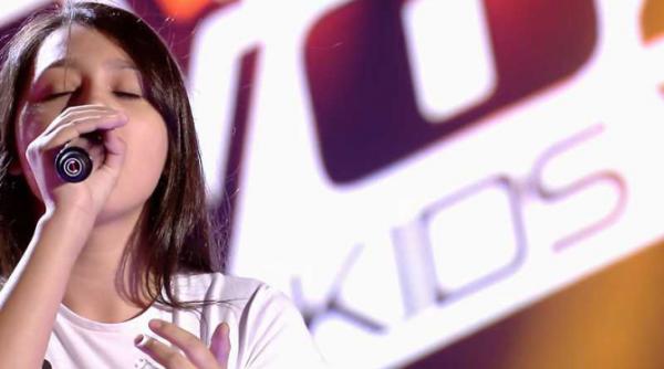 Românca noastră, Flori Alexandra, a UIMIT la Vocea Spaniei. Este în FINALĂ. VIDEO