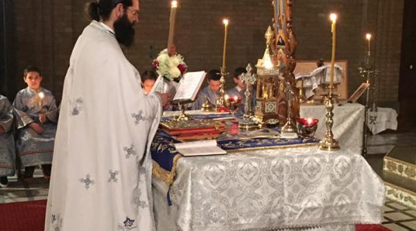  Poveste FABULOASĂ. Un preot român din Paris a reîntregit zeci de familii