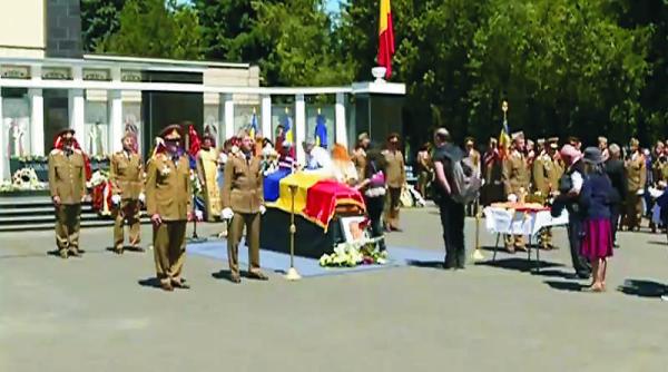 Cristian Ţopescu, înmormântat cu onoruri militare