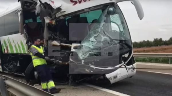 Germania: Accident grav de autobuz, pe autostradă. Un mort, 30 de răniți