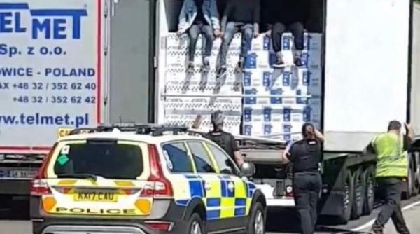 Persoane aproape congelate într-un TIR condus de un român