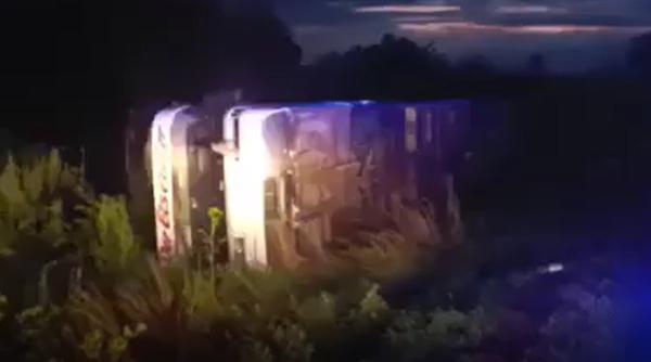 Autobuz cu 43 de copii, răsturnat. Cod roșu de intervenție. Video