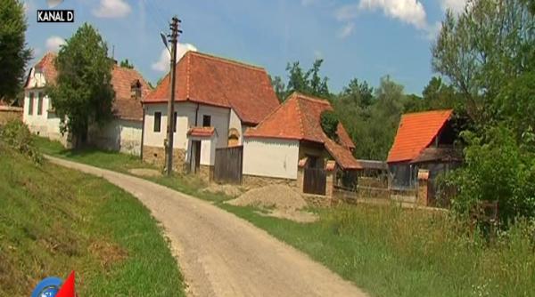 Salvați satele copilăriei! Bătrânii așteaptă mereu vara care îi aduce acasă pe cei dragi, plecați în străinătate