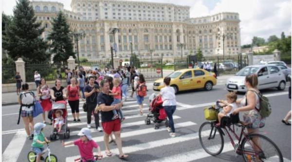 Protest la Parlament: „Părinții spun STOP penalilor! Protest pe trecerea de pietoni”