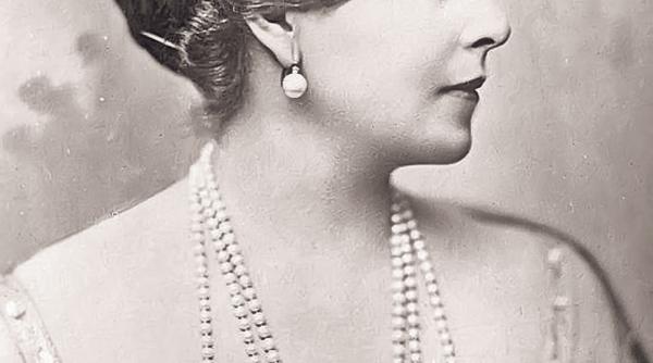 La 80 de ani de la moartea REGINEI MARIA, România premiază hoții 