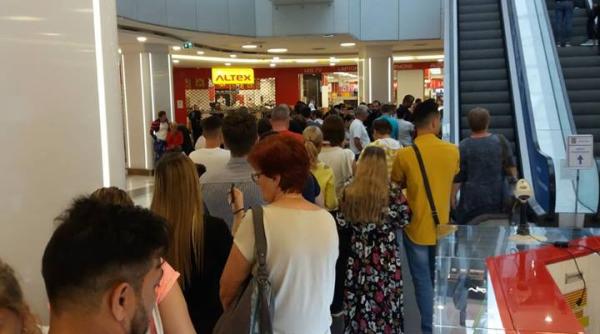 Cozi imense la Pașapoarte în România. Vezi imaginile. Foto 